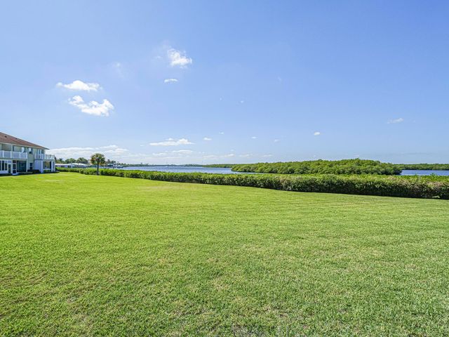 3223 S Lakeview Circle 20-8, Hutchinson Island, FL 34949