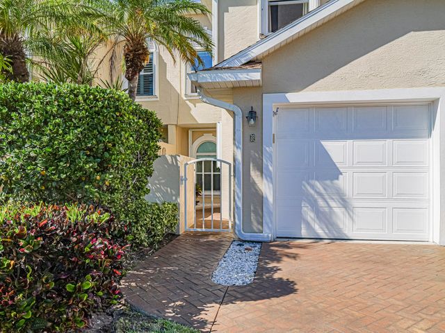 3223 S Lakeview Circle 20-8, Hutchinson Island, FL 34949