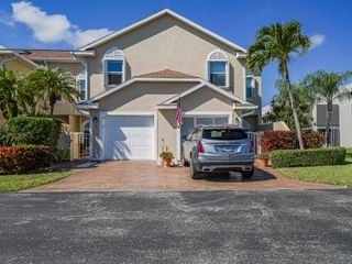 3223 S Lakeview Circle 20-8, Hutchinson Island, FL 34949