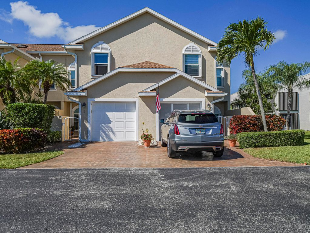 3223 S Lakeview Circle 20-8, Hutchinson Island, FL 34949