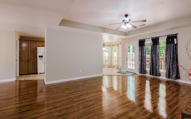 1202 Oxford Ave, Benton, AR 72019