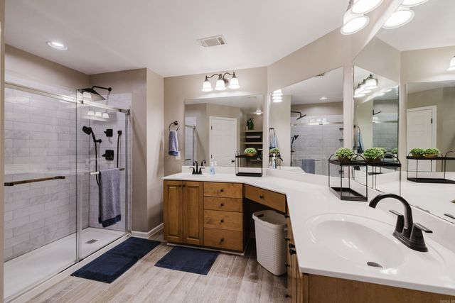 1202 Oxford Ave, Benton, AR 72019