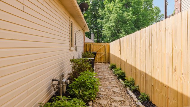 1202 Oxford Ave, Benton, AR 72019