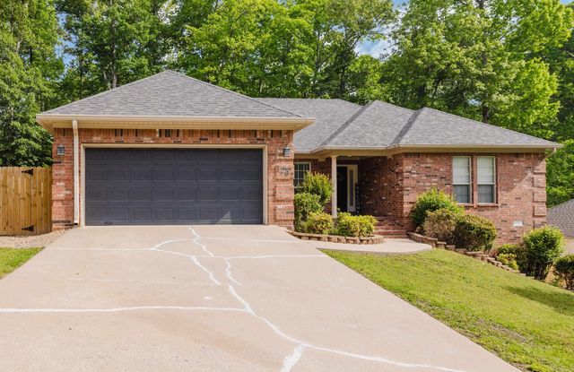 1202 Oxford Ave, Benton, AR 72019