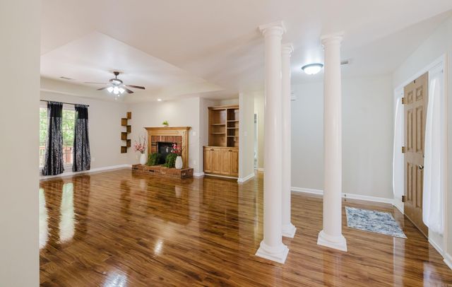 1202 Oxford Ave, Benton, AR 72019