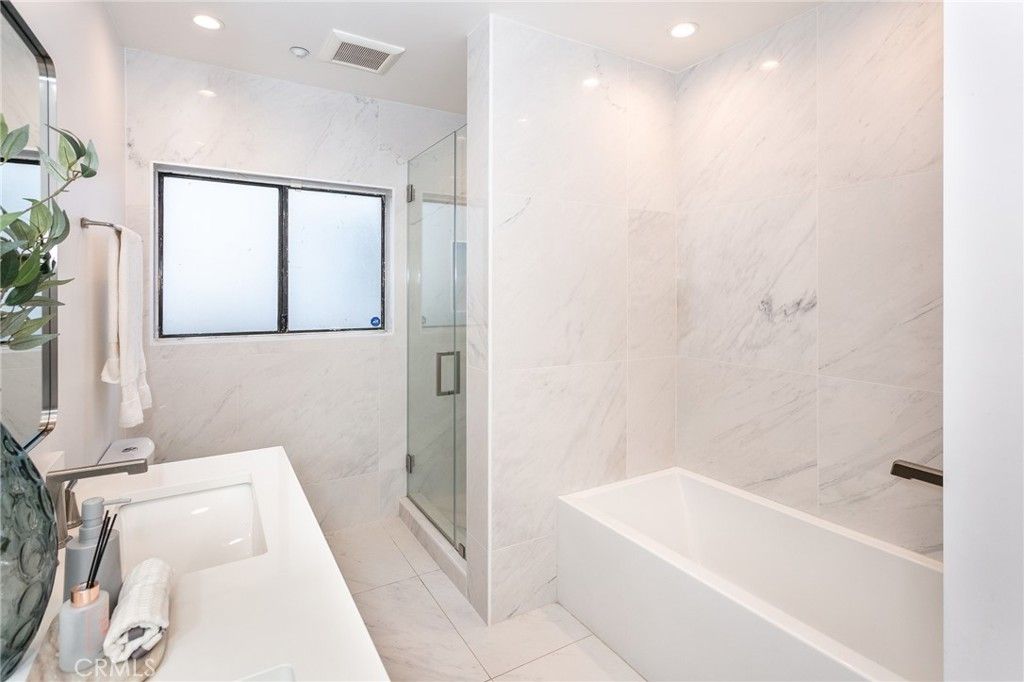 Image 10 of property listing at 12030 Valleyheart 104, Studio City, CA 91604
