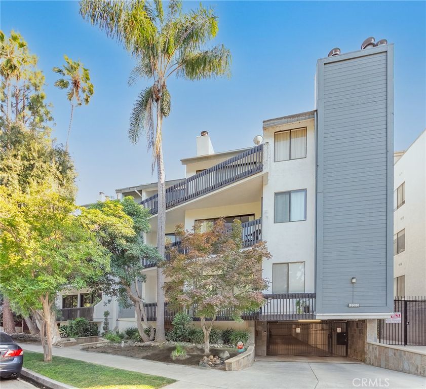 Image 20 of property listing at 12030 Valleyheart 104, Studio City, CA 91604