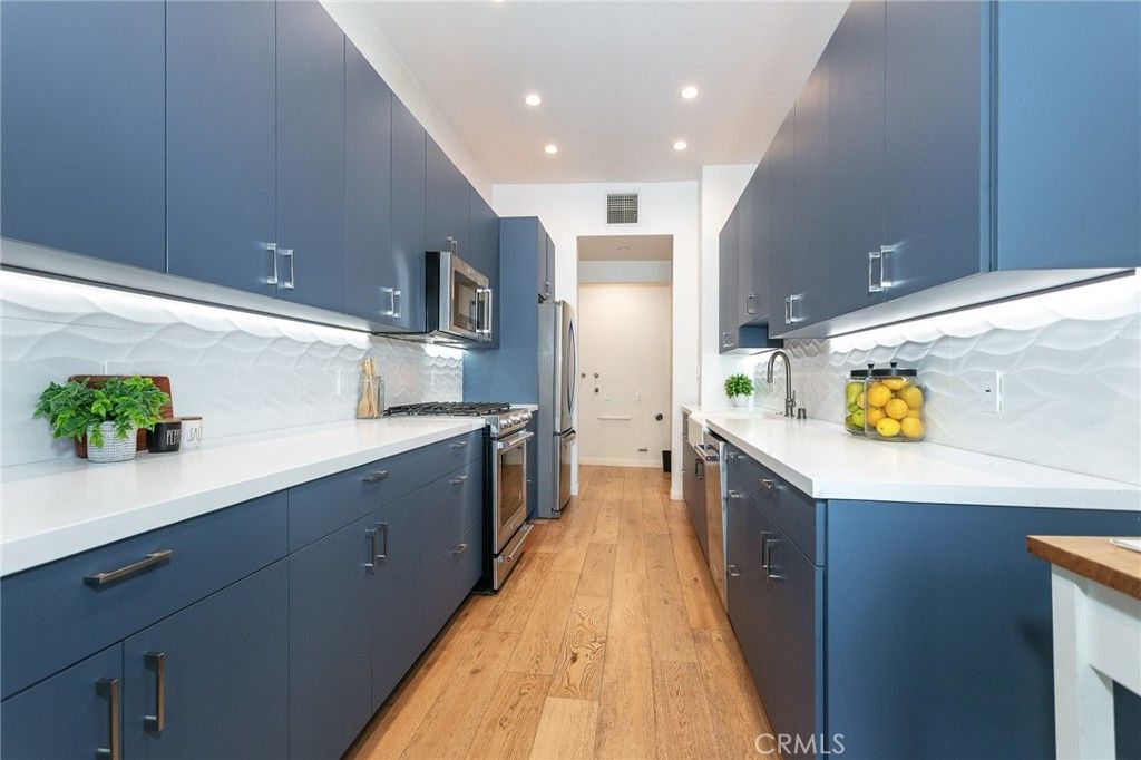 Image 5 of property listing at 12030 Valleyheart 104, Studio City, CA 91604