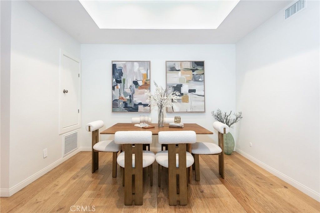 Image 6 of property listing at 12030 Valleyheart 104, Studio City, CA 91604