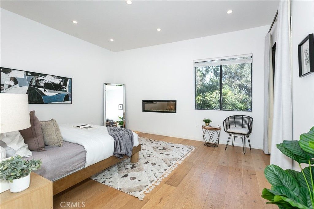 Image 8 of property listing at 12030 Valleyheart 104, Studio City, CA 91604