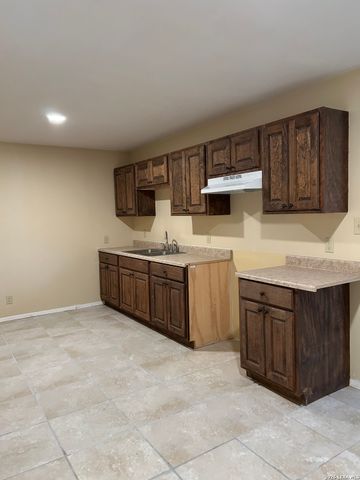 501 E Bowie, Beeville, TX 78102