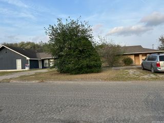 501 E Bowie, Beeville, TX 78102