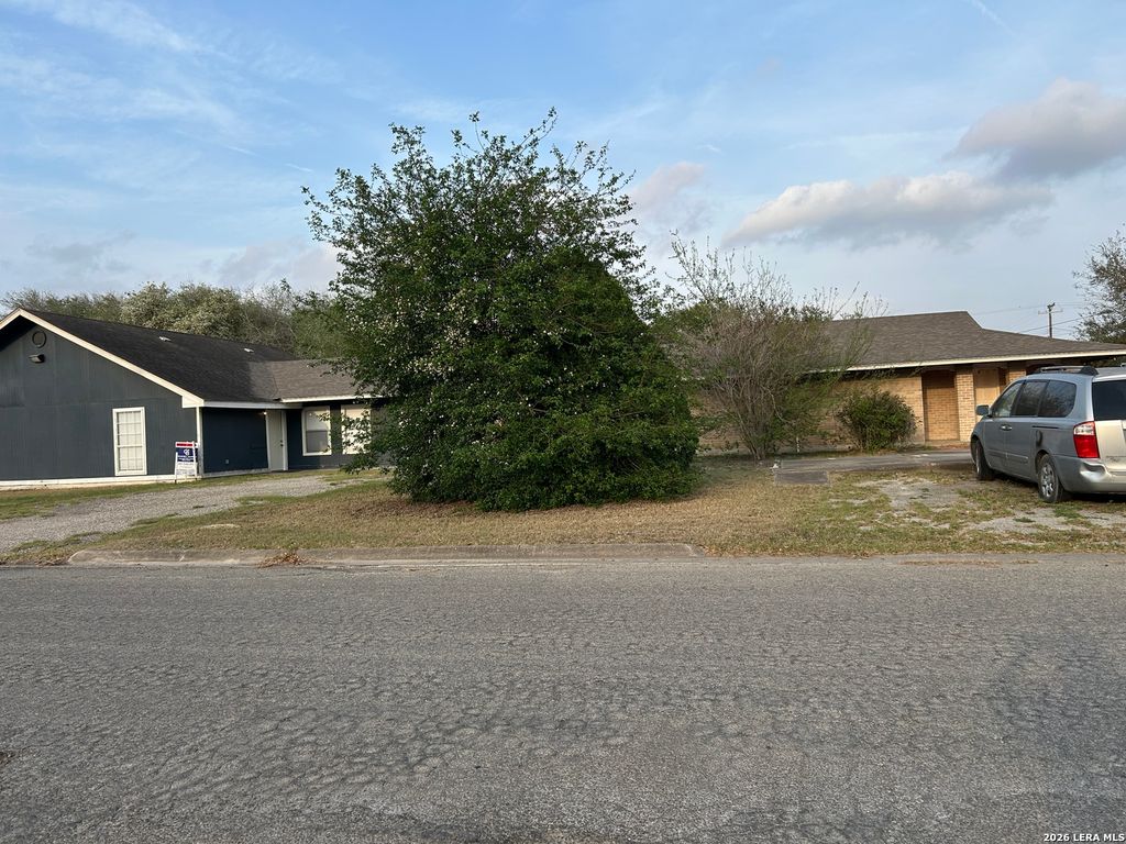 501 E Bowie, Beeville, TX 78102