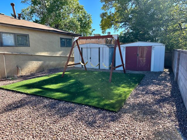 2009 June Street NE, Albuquerque, NM 87112