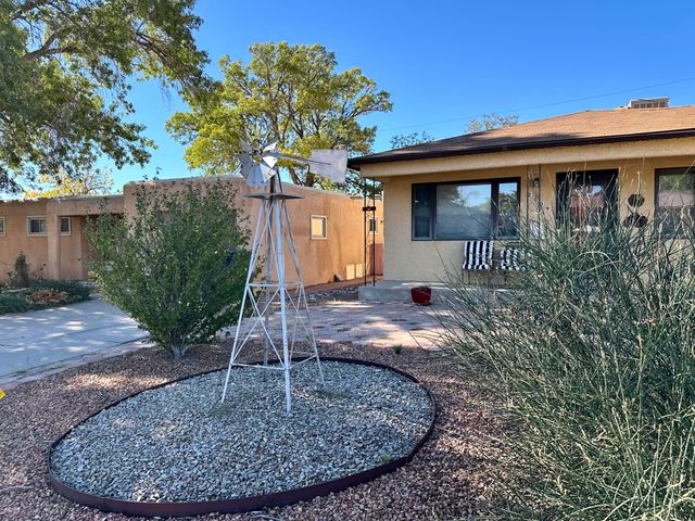 2009 June Street NE, Albuquerque, NM 87112