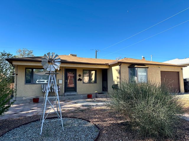 2009 June Street NE, Albuquerque, NM 87112