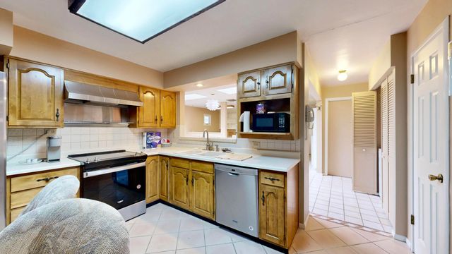 2009 June Street NE, Albuquerque, NM 87112