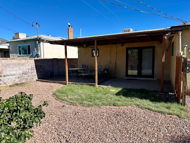 2009 June Street NE, Albuquerque, NM 87112