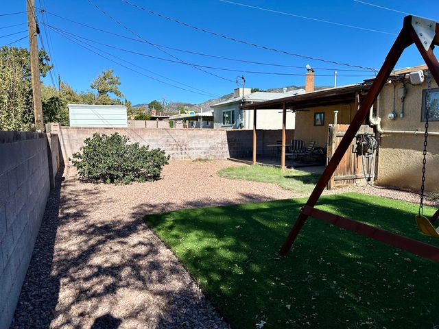 2009 June Street NE, Albuquerque, NM 87112