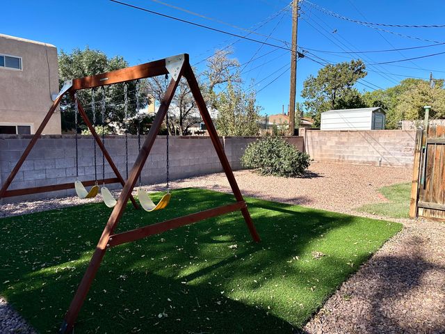 2009 June Street NE, Albuquerque, NM 87112