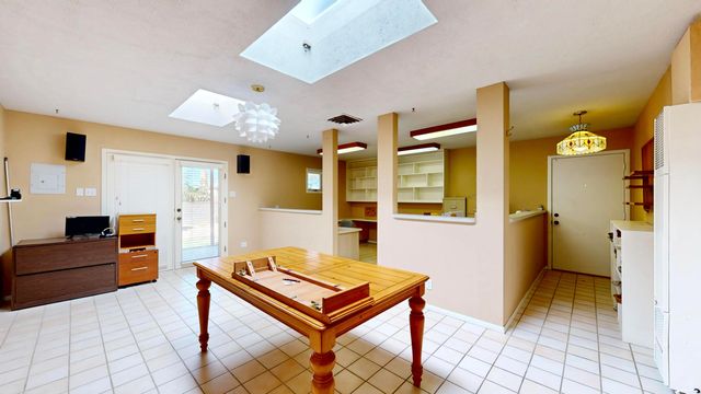 2009 June Street NE, Albuquerque, NM 87112
