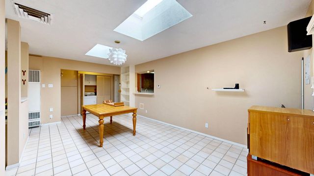 2009 June Street NE, Albuquerque, NM 87112