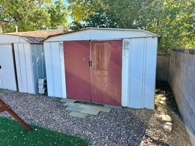2009 June Street NE, Albuquerque, NM 87112