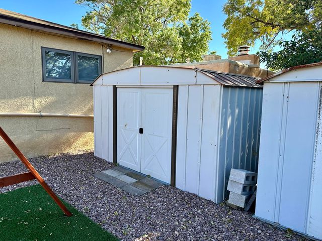 2009 June Street NE, Albuquerque, NM 87112