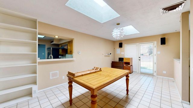 2009 June Street NE, Albuquerque, NM 87112