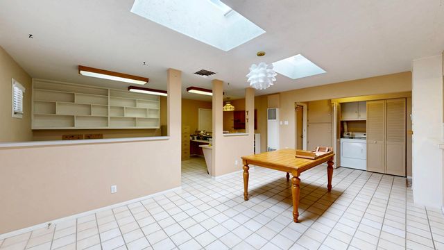 2009 June Street NE, Albuquerque, NM 87112