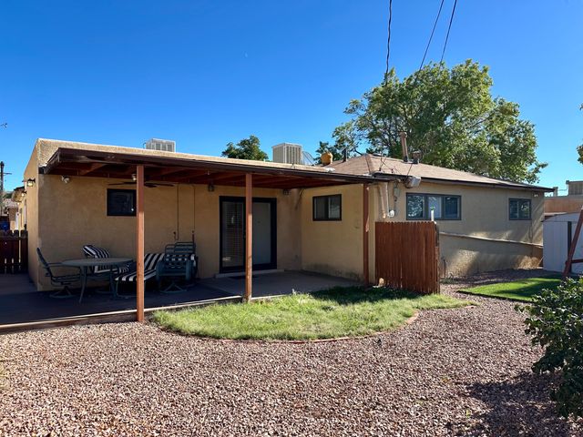 2009 June Street NE, Albuquerque, NM 87112