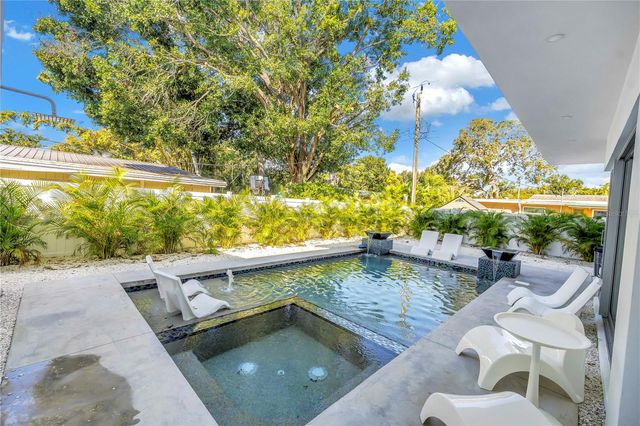 2305 TEMPLE STREET, Sarasota, FL 34239