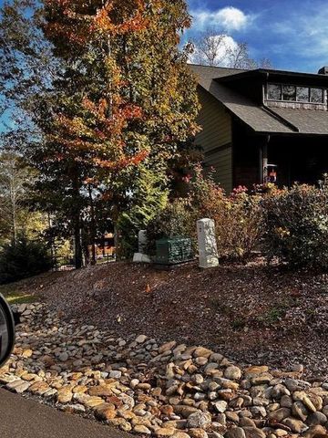 5 Upper Knoll Drive, Blue Ridge, GA 30513
