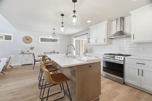 209 RED CEDAR PARKWAY, Kimberly, WI 54136