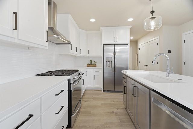 209 RED CEDAR PARKWAY, Kimberly, WI 54136