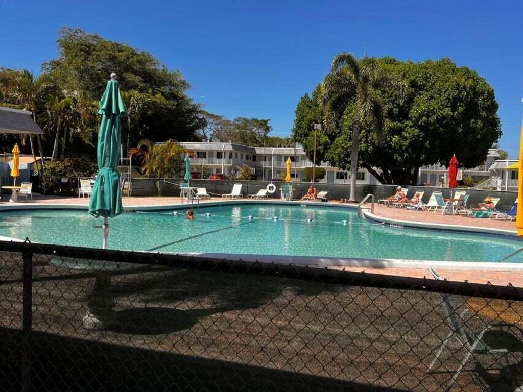 2880 Lake Osborne Drive 104, Lake Worth Beach, FL 33461