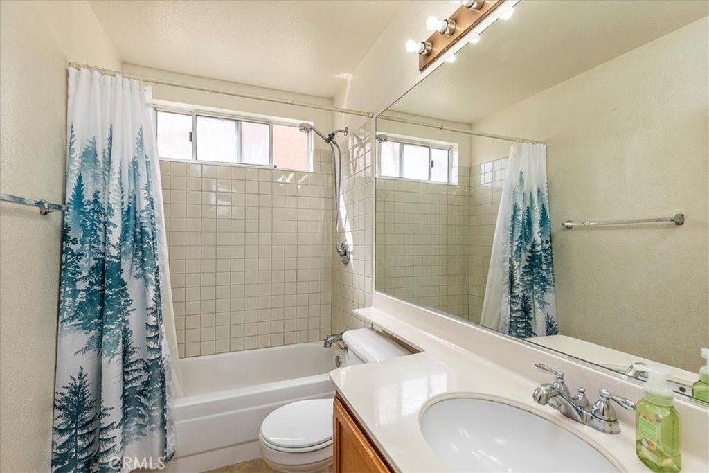 Image 16 of property listing at 43115 Corte Landeros, Temecula, CA 92592