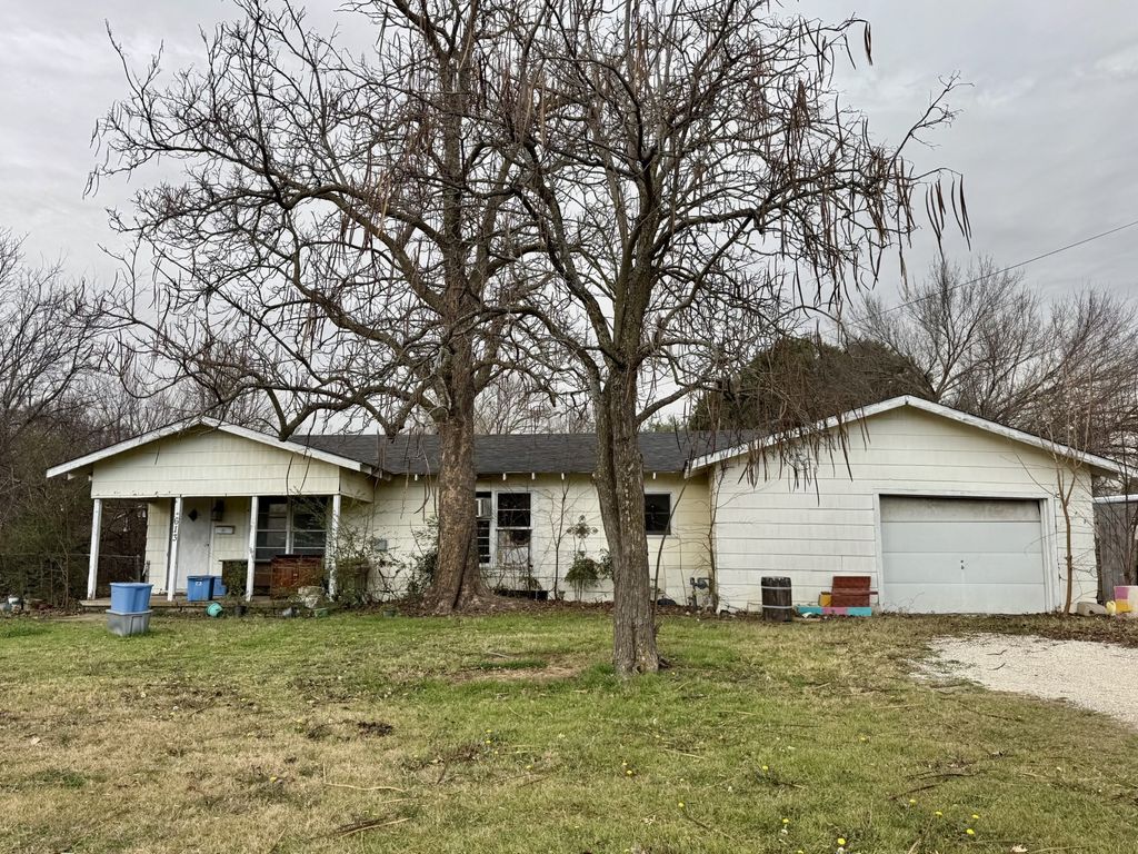 613 W Main Street, Crowley, TX 76036