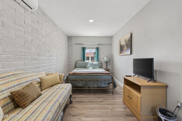 3502 W CINNABAR Avenue, Phoenix, AZ 85051