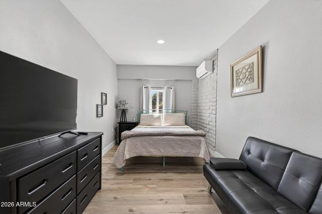 3502 W CINNABAR Avenue, Phoenix, AZ 85051