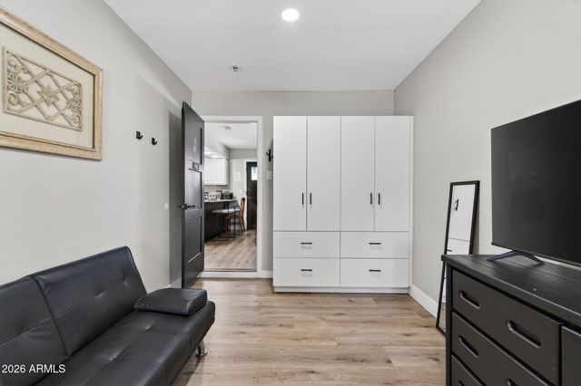 3502 W CINNABAR Avenue, Phoenix, AZ 85051