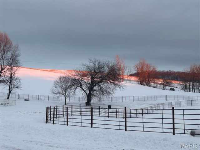 24606 Pike 248, Louisiana, MO 63353