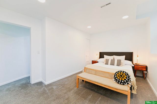 5519 NW Radial Highway, Omaha, NE 68104