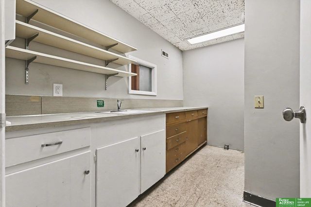 5519 NW Radial Highway, Omaha, NE 68104