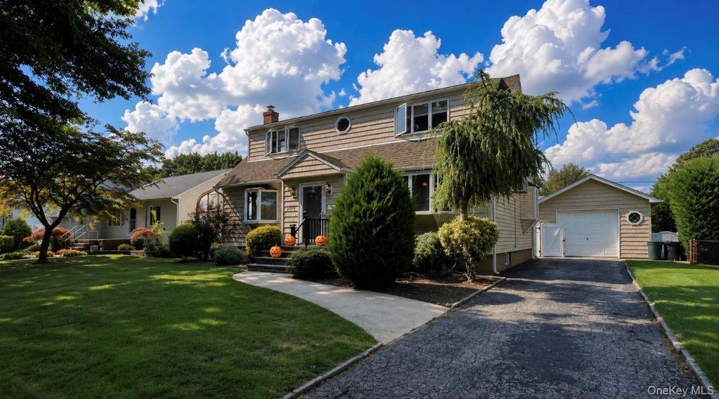 3995 New Road, Seaford, NY 11783 — exterior