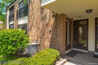 18339 University Park Drive, Livonia, MI 48152