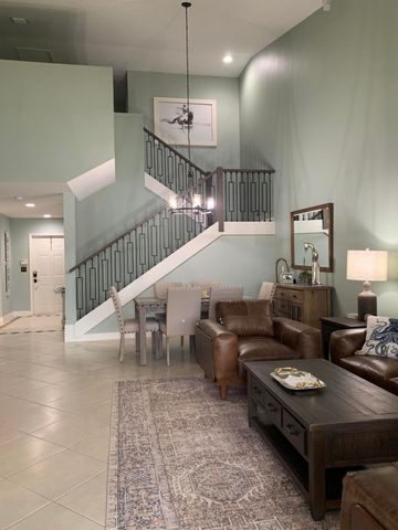 10667 Lake Shore Drive, Wellington, FL 33414