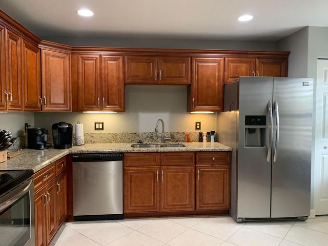 10667 Lake Shore Drive, Wellington, FL 33414