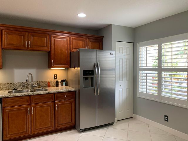 10667 Lake Shore Drive, Wellington, FL 33414