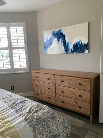 10667 Lake Shore Drive, Wellington, FL 33414